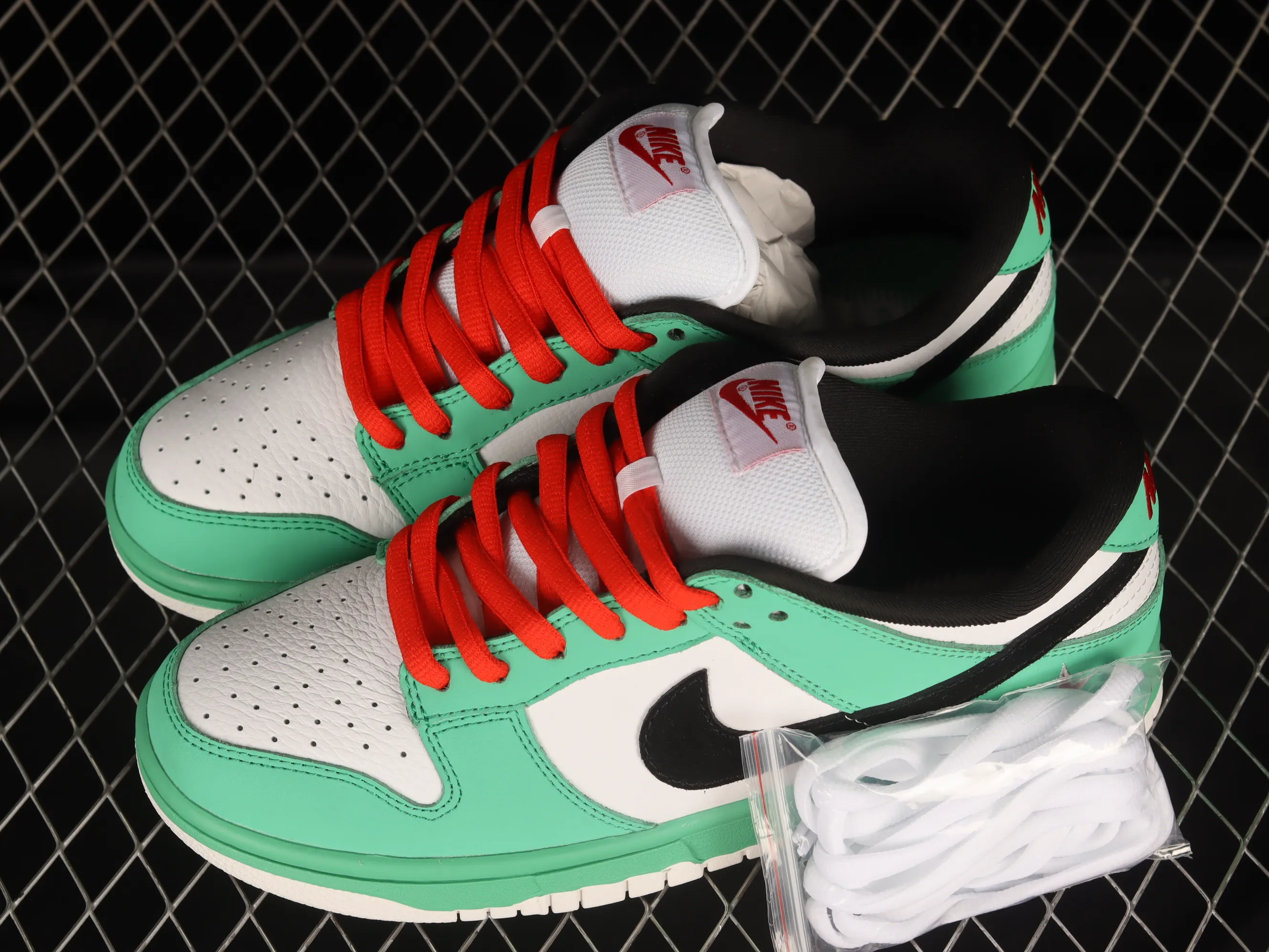 All categories Nk SB Dunk series Nk SB Dunk Low low-top sneakers Nk Dunk SB Low Heineken Heineken ultra-limited edition low-top sports and leisure sneakers 304292-302